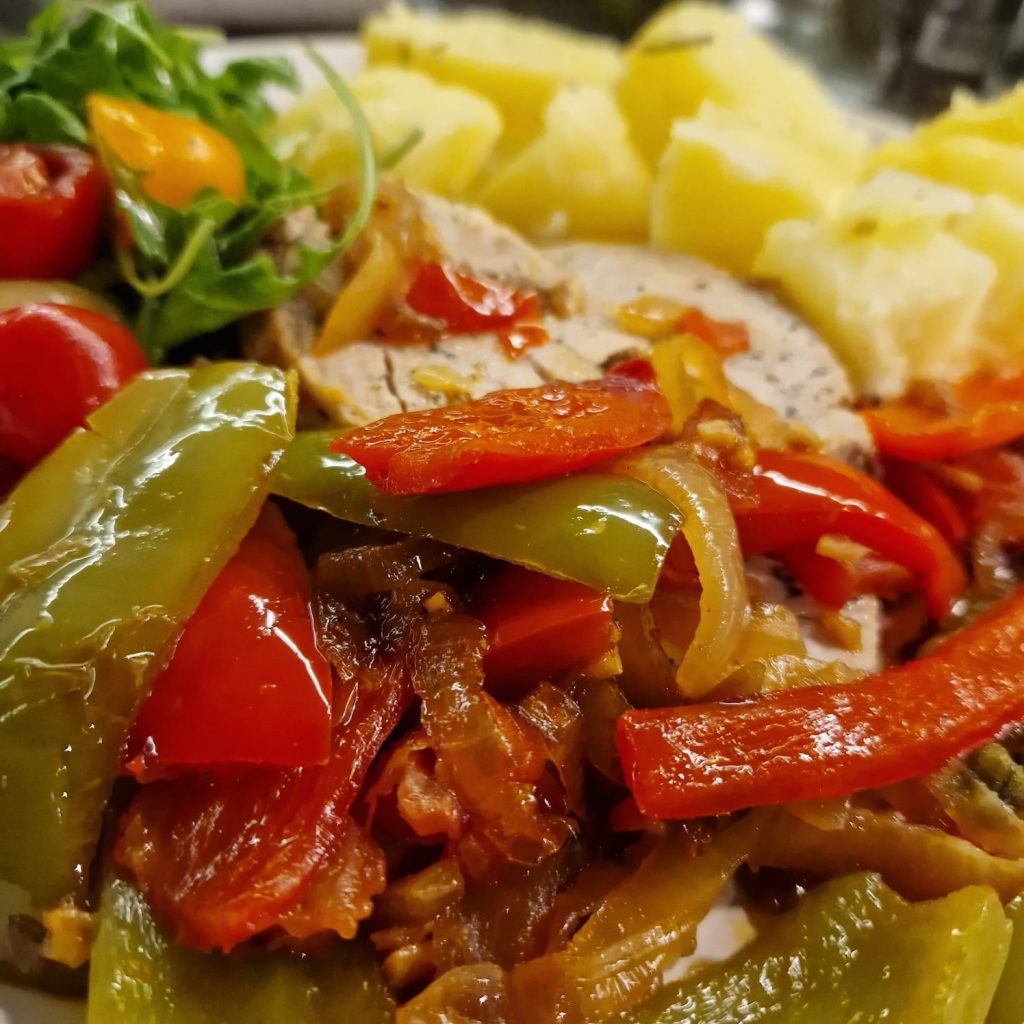 Onion and peppers with Portuguese tuna